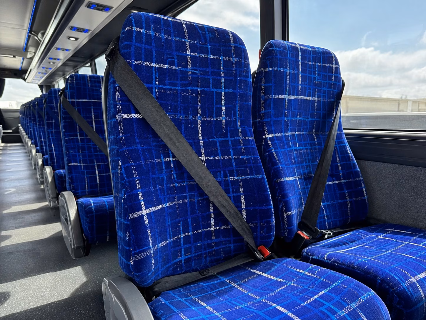 portland charter bus rentals for museum and science field trips